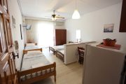vila-kanakis-nei-pori-clock-travel-4