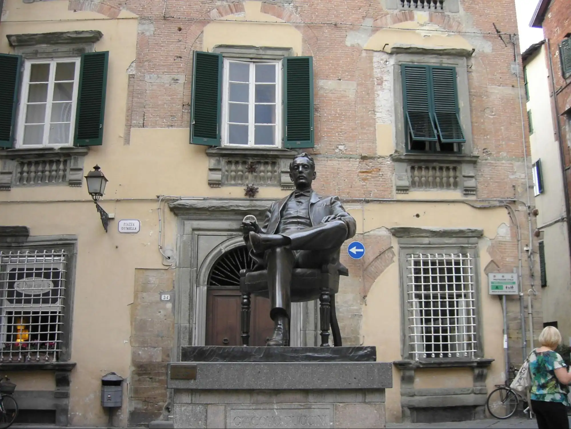 giacomo-puccini-statua-lucca giacomo-puccini-statua-lucca