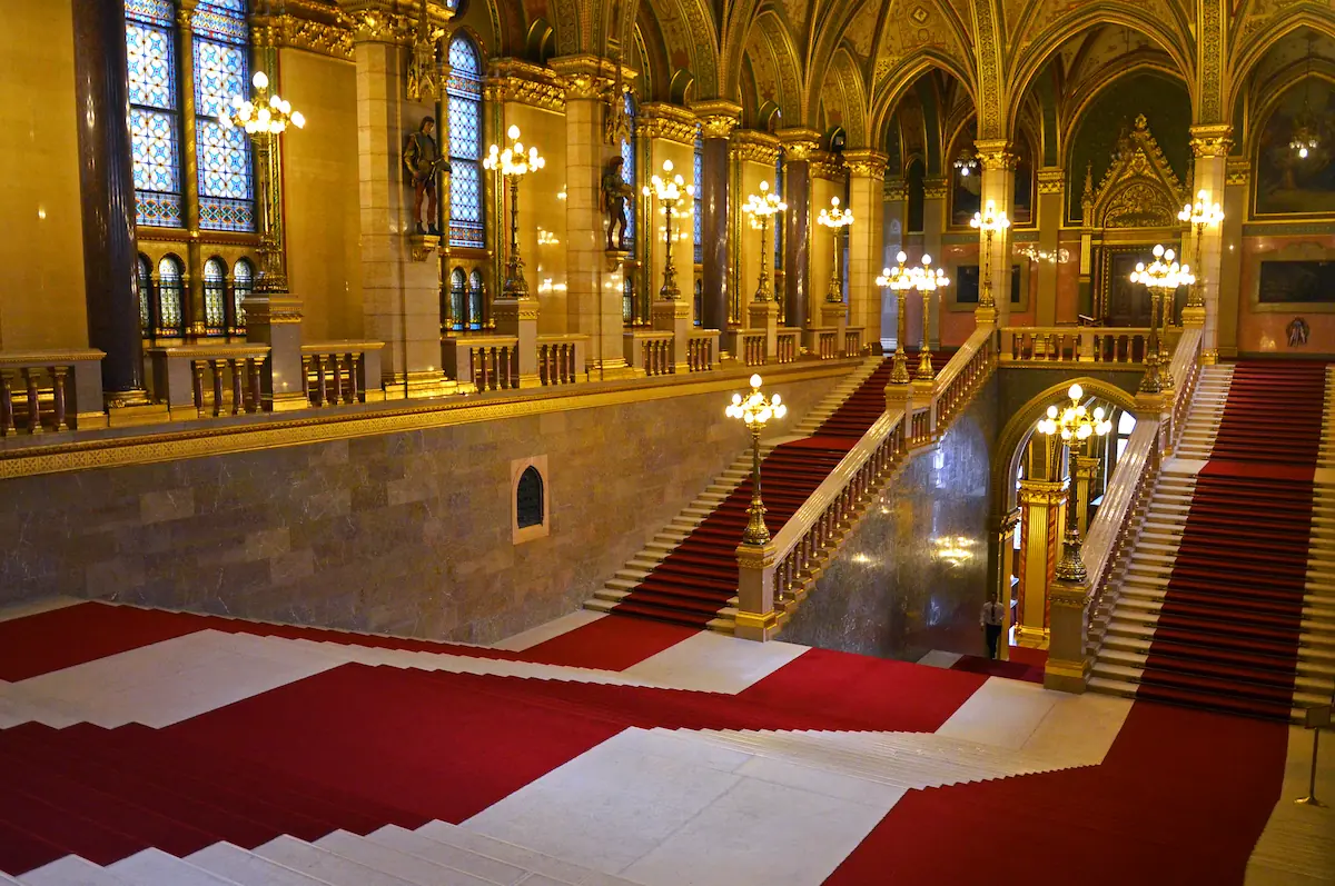 unutrasnjost-madjarskog-parlamenta unutrasnjost-madjarskog-parlamenta