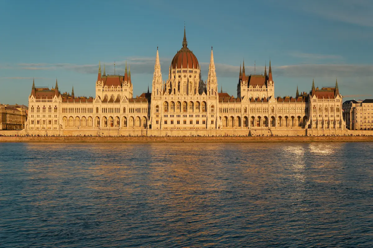 zgrada-madjarskog-parlamenta zgrada-madjarskog-parlamenta