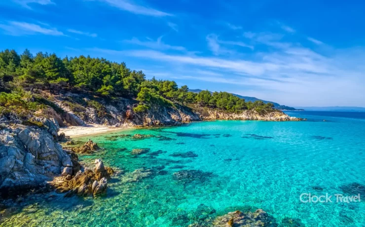 Orange beach (Portokali): Obala belih stena i borove šume