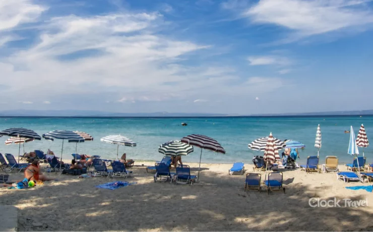 Hanioti Beach: Kompletne informacije o peščanoj obali i živom središtu istočne Kasandre